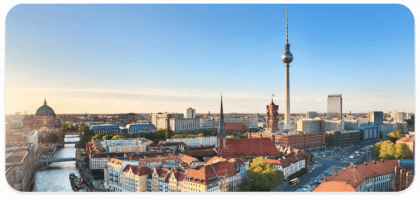 Panorama der Skyline von Berlin bei Sonnenschein, dem Hauptstandort von Smarketer
